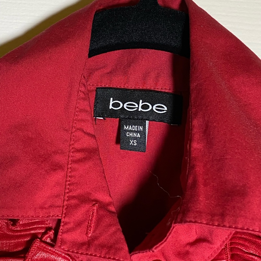 Bebe - Ruffled Sleeveless Fitted Button Down Top - Picture 3 of 5